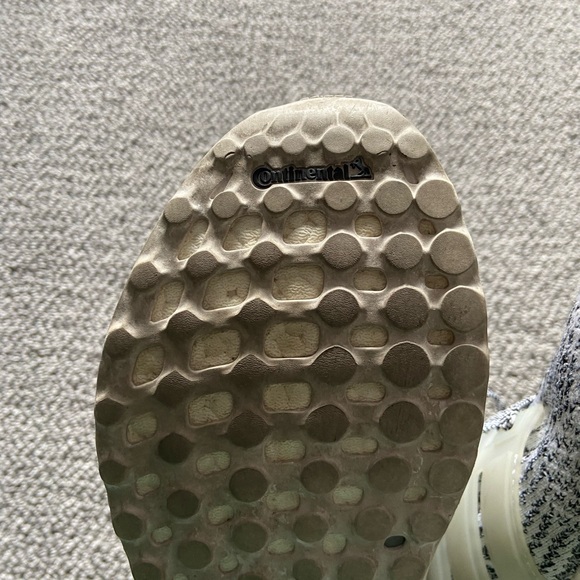 Adidas Ultra Boost Sneakers authentic Size 6.5 Mens / 8.5 Womens - Picture 3 of 7